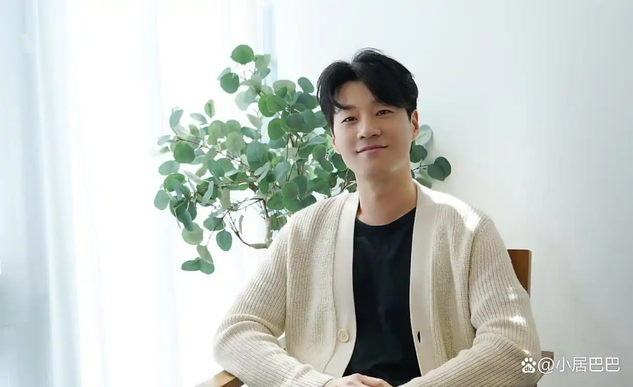 昔日韩剧男星退圈创业,亲自做木工、卖家具,小9岁妻子不离不弃