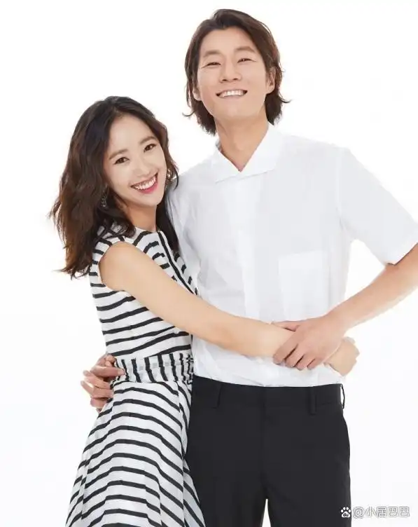 昔日韩剧男星退圈创业,亲自做木工、卖家具,小9岁妻子不离不弃
