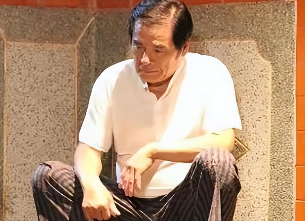 “6个老婆”同住一屋，每人每月7万零花钱，71岁又娶美丽小娇妻