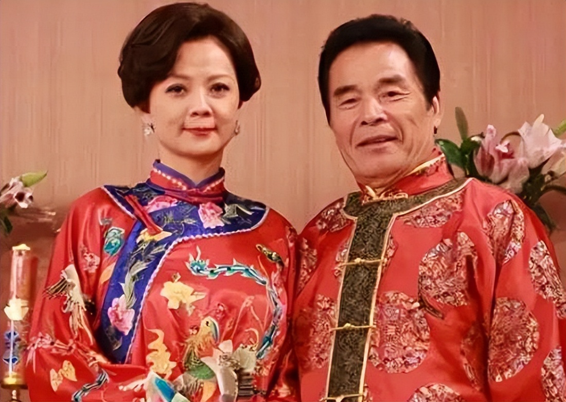 “6个老婆”同住一屋，每人每月7万零花钱，71岁又娶美丽小娇妻