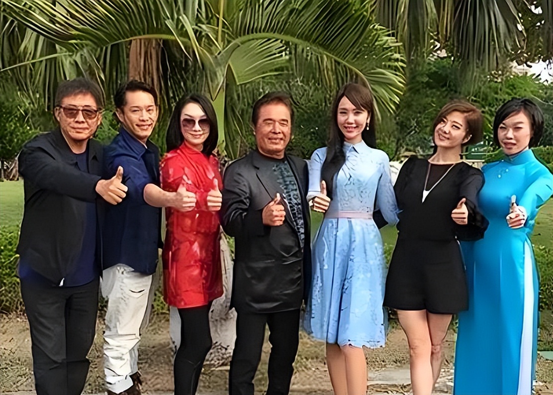 “6个老婆”同住一屋，每人每月7万零花钱，71岁又娶美丽小娇妻