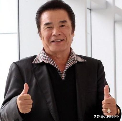 三妻四妾同住一屋，和谐相处数十载，“影帝”雷洪的甜性秘爱