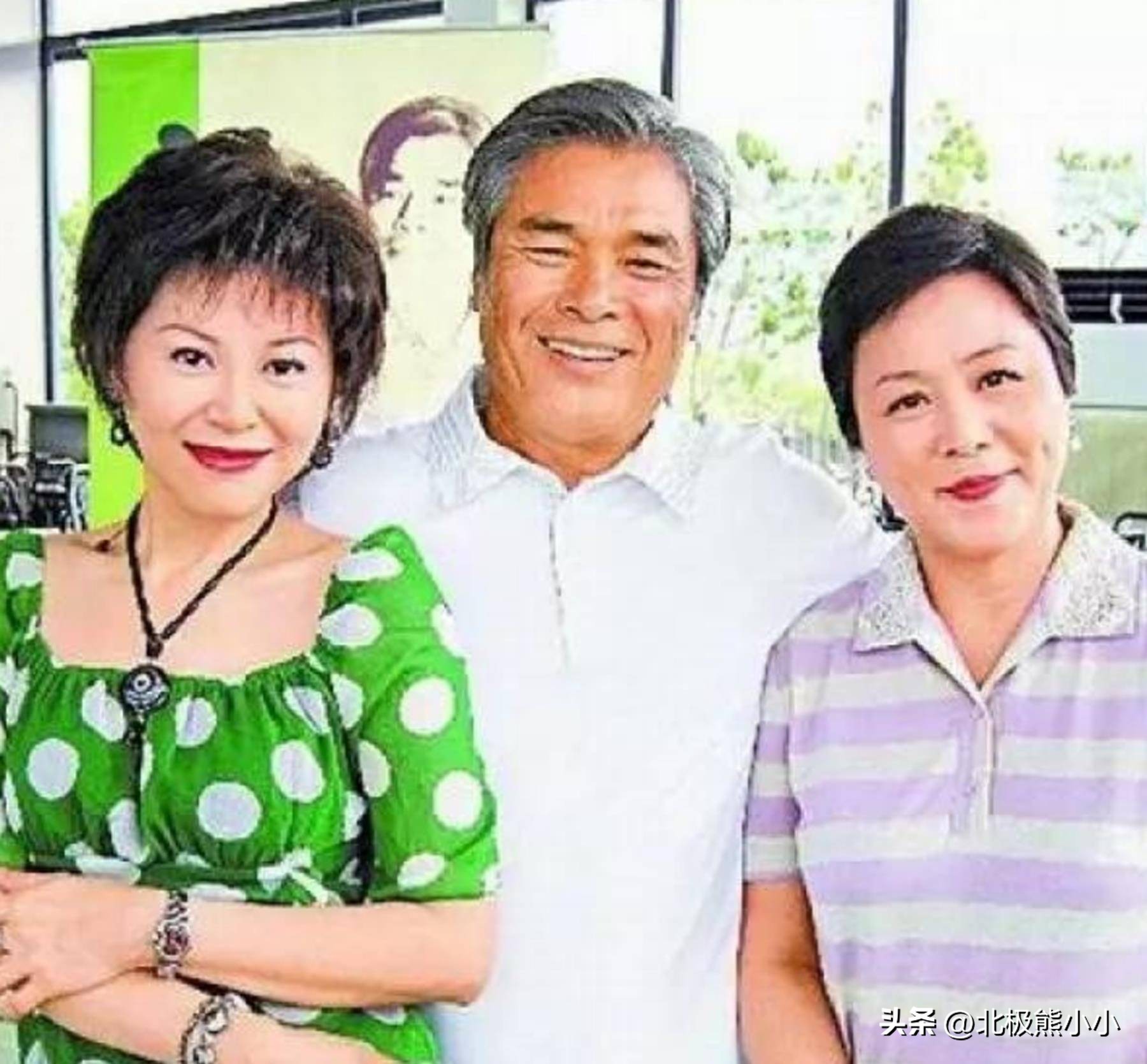 三妻四妾同住一屋，和谐相处数十载，“影帝”雷洪的甜性秘爱
