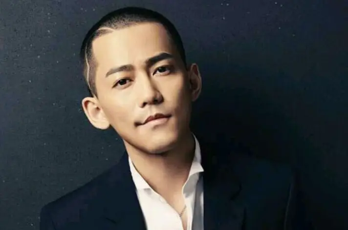 苏醒暴揍李炜12年后，如今再看两人的处境，究竟谁才是赢家？