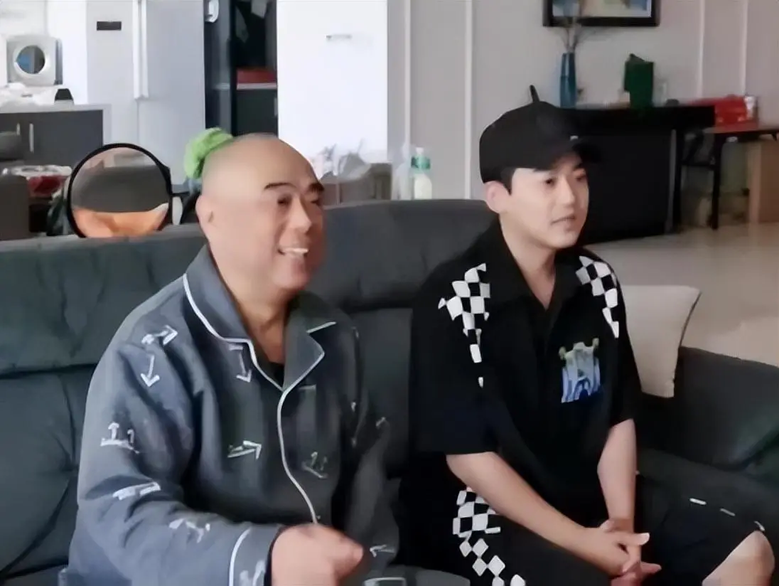 苏醒暴揍李炜12年后，如今再看两人的处境，究竟谁才是赢家？