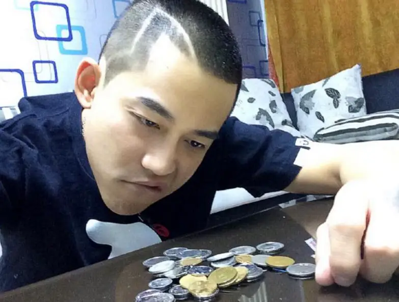 苏醒暴揍李炜12年后，如今再看两人的处境，究竟谁才是赢家？