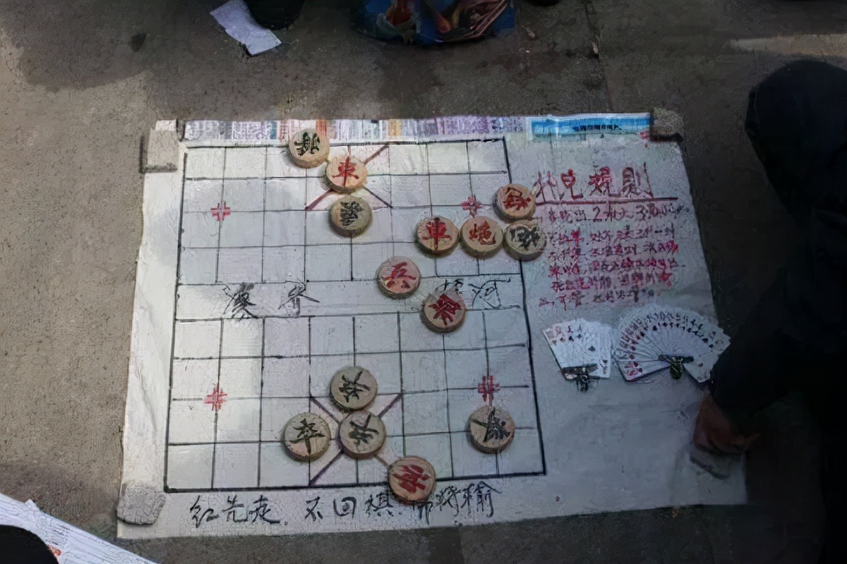 土味十足的中式地摊骗局，却偏偏上百万人受骗
