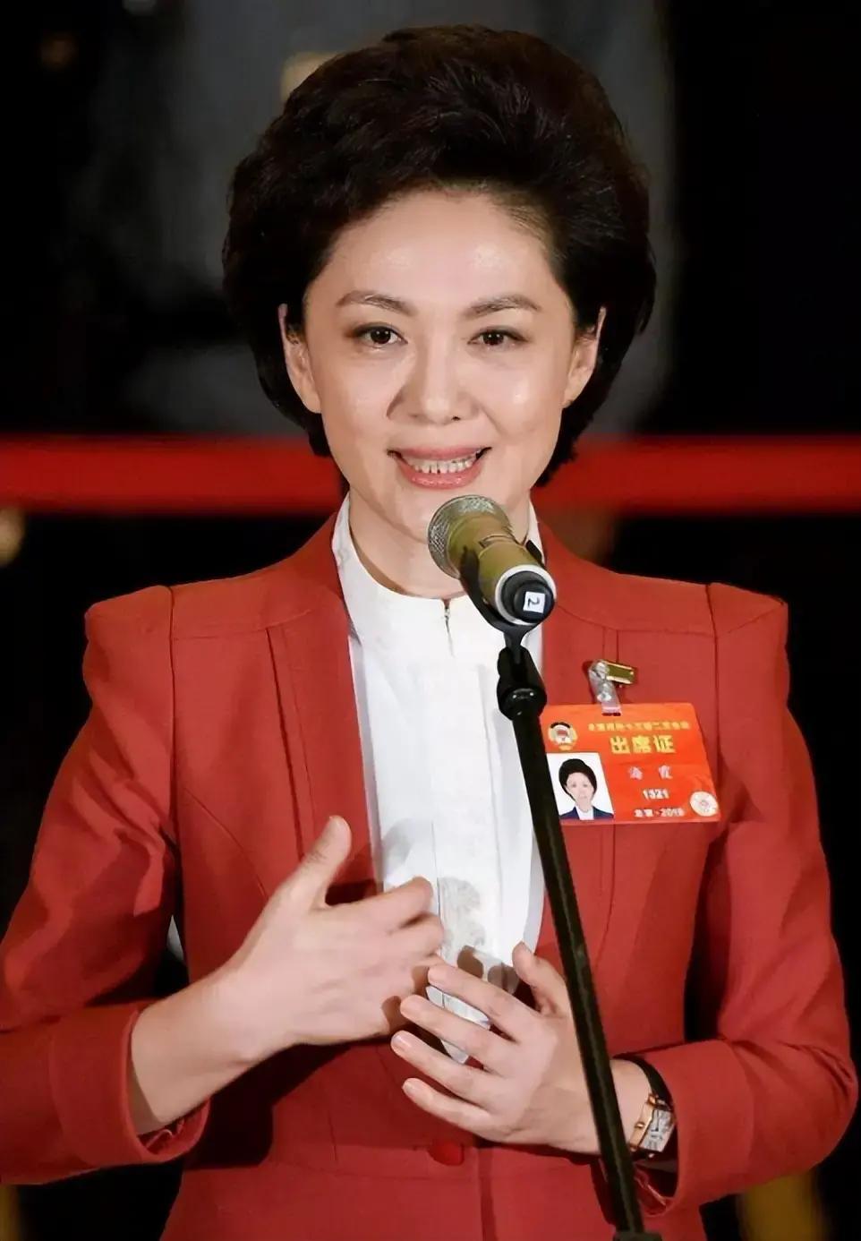 央视网近期更新了“央视主持人大全”，新增3位00后主持人