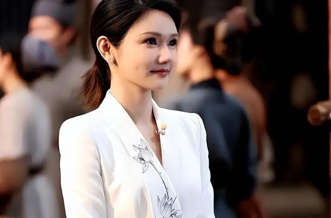 央视网近期更新了“央视主持人大全”，新增3位00后主持人
