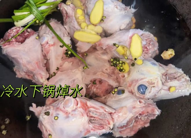 花8000学来的麻辣兔头做法，香辣爽口，回味无穷！麻辣油是关键