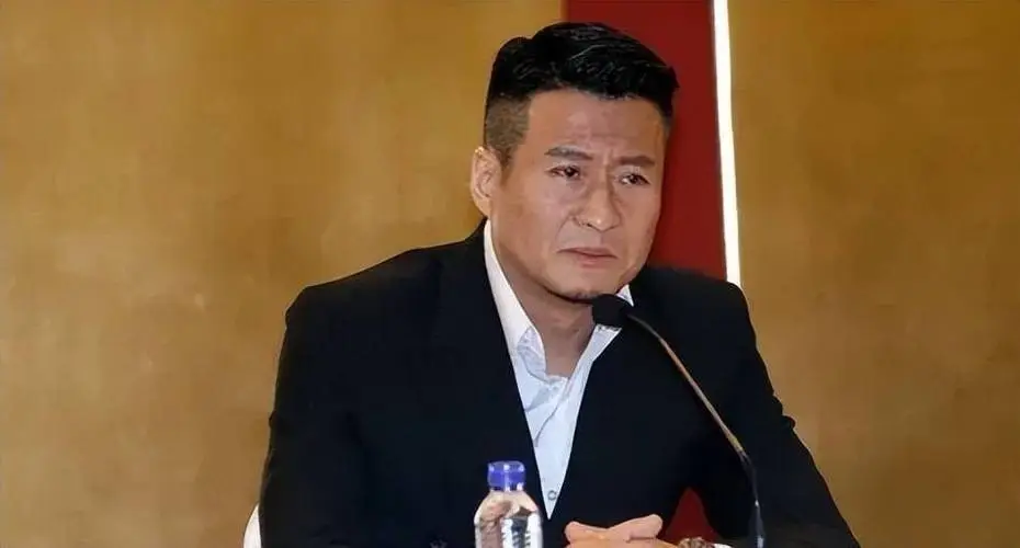 61岁孙兴宣布与前妻复合，同居1年旧情复燃，富婆女友选择放手