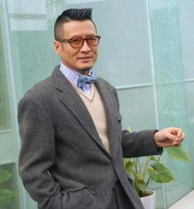 一婚娶女作家，二婚娶选美冠军，后出轨舞蹈演员，如今咋混成这了