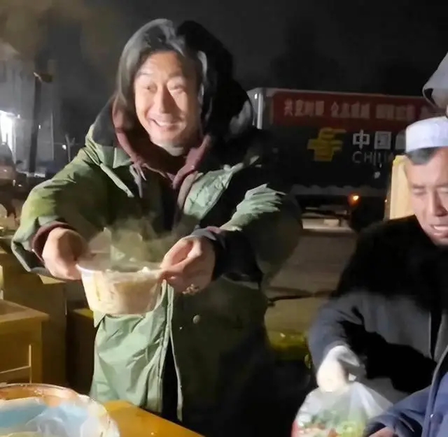 一婚娶女作家，二婚娶选美冠军，后出轨舞蹈演员，如今咋混成这了