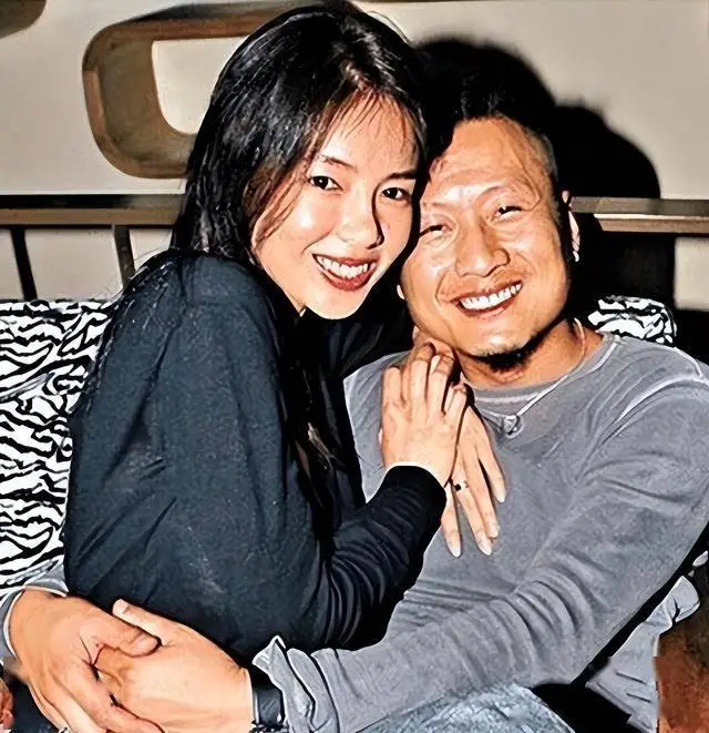 一婚娶女作家，二婚娶选美冠军，后出轨舞蹈演员，如今咋混成这了
