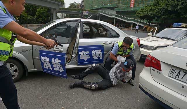 交警教你3句话，遇碰瓷党不用怕，轻松应对，让对方落荒而逃！