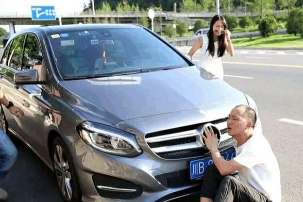 遇到碰瓷的怎么办？老司机教你3句话，轻松吓跑碰瓷党