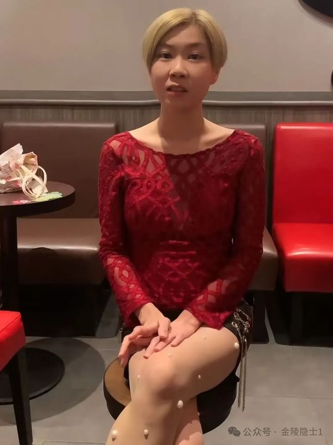女主播安琪儿在海底捞包厢拍不雅照的瓜