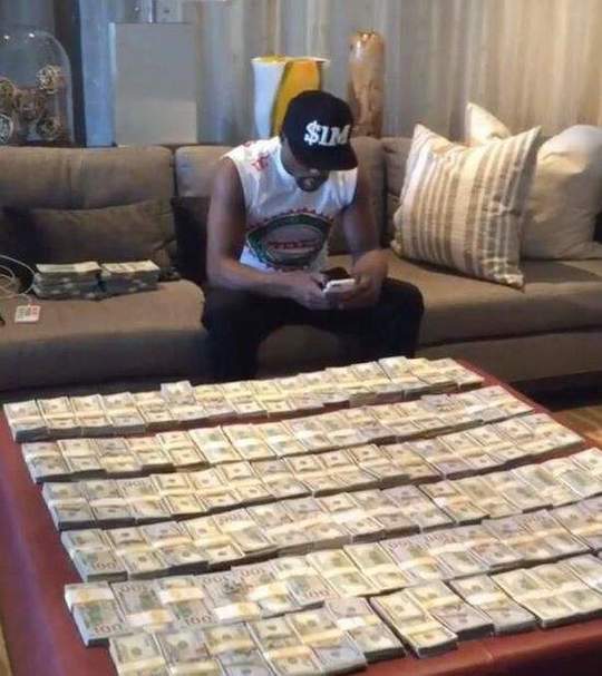 龙门阵｜梅威瑟帕奎奥再交手 挣的4亿美元花光了吗？