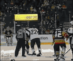 《VR体育挑战》最新板块：披着冰球外衣的拳击游戏