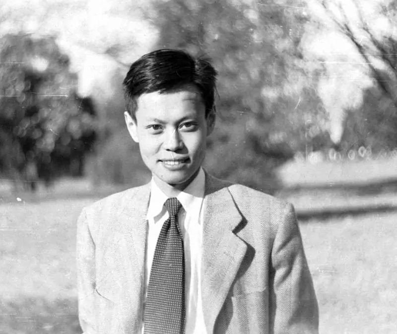 1973年杨振宁接受采访，记者：您曾说毛主席物理造诣高？杨：不是