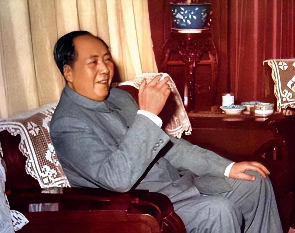 1973年杨振宁接受采访，记者：您曾说毛主席物理造诣高？杨：不是