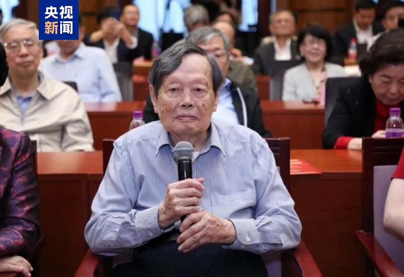杨振宁先生因病逝世，享年103岁！13岁立志拿诺贝尔奖，35岁时他的童真“狂言”成现实