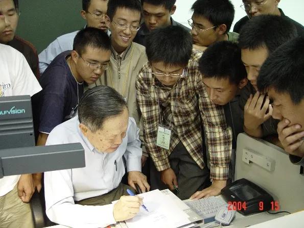 沉痛悼念！杨振宁先生因病逝世，享年103岁
