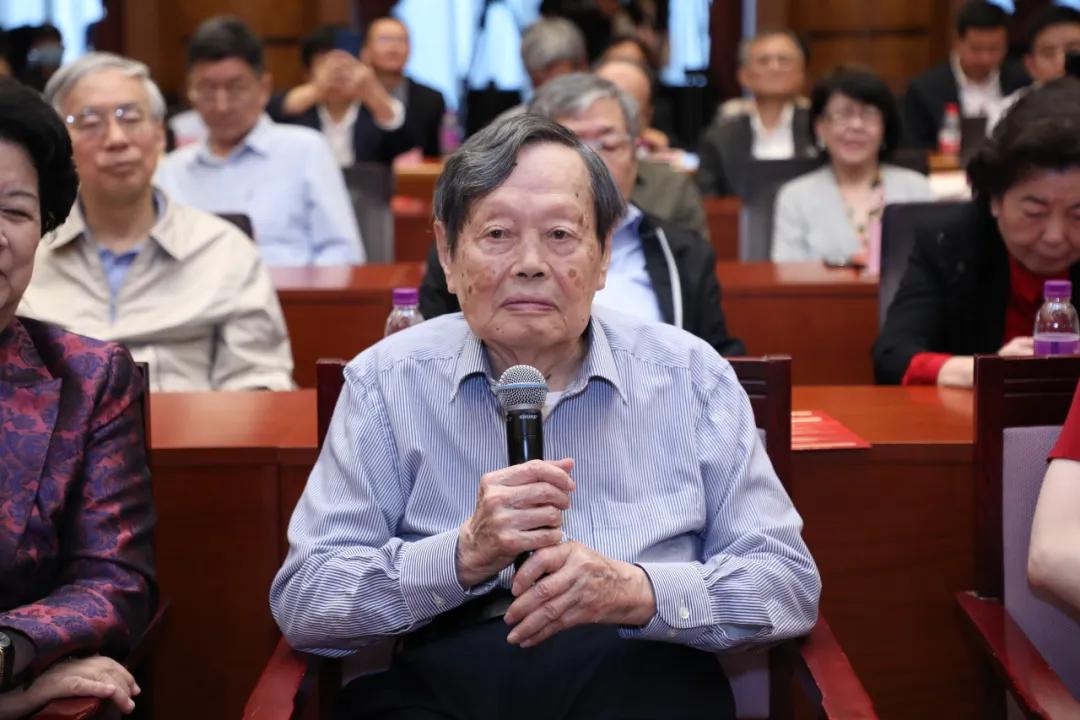 沉痛悼念！杨振宁先生因病逝世，享年103岁