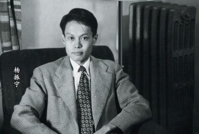 1971年，杨振宁和岳父杜聿明、岳母曹秀清在北京，一张罕见的合影
