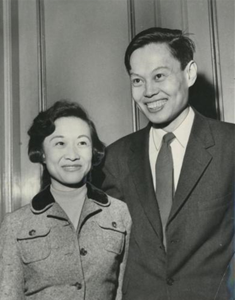 1971年，杨振宁和岳父杜聿明、岳母曹秀清在北京，一张罕见的合影