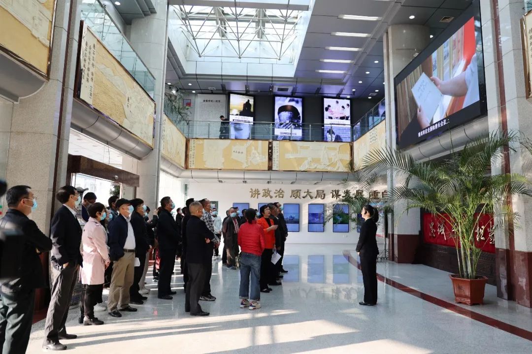 玉林市离退休干部党建工作考察团到市检察院参观指导工作
