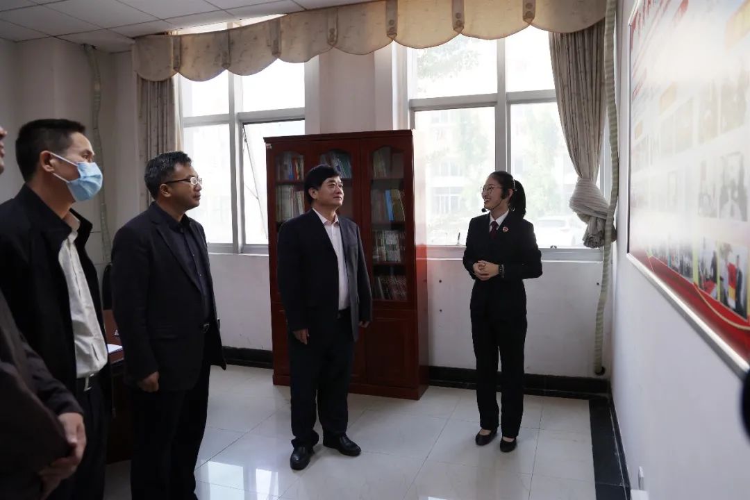 玉林市离退休干部党建工作考察团到市检察院参观指导工作