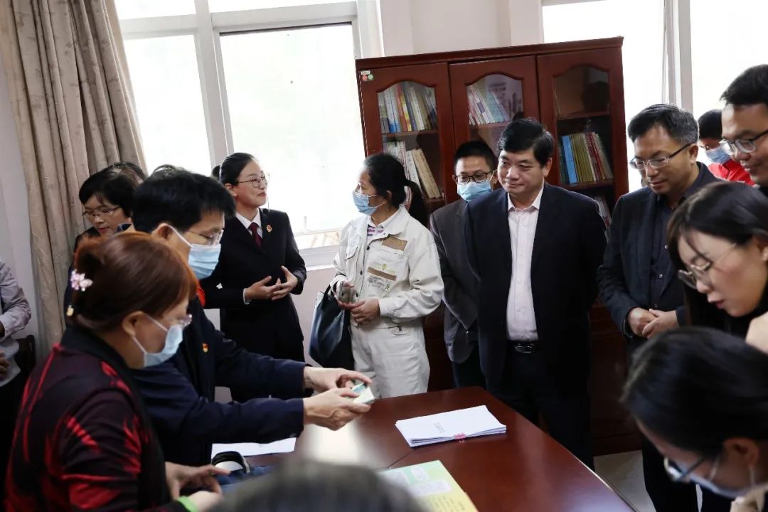 玉林市离退休干部党建工作考察团到市检察院参观指导工作