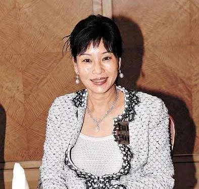 赌王何鸿燊和他四位太太，原配夫人一生坎坷！四太太独得恩宠