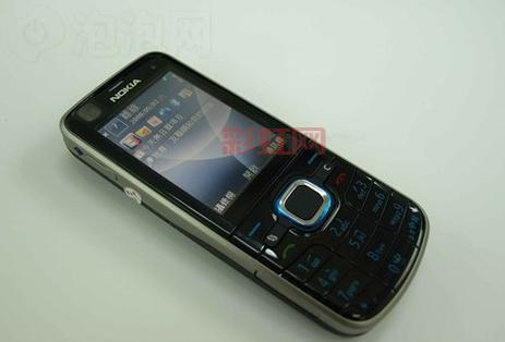 探索诺基亚6220c：轻巧便携的3G智能拍照手机
