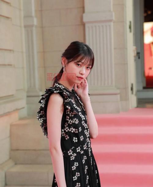 丘咲爱米莉:日本女优与演员的多重身份揭秘
