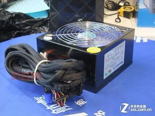 航嘉冷静王至尊版电源：稳定、高效、智能温控的完美结合