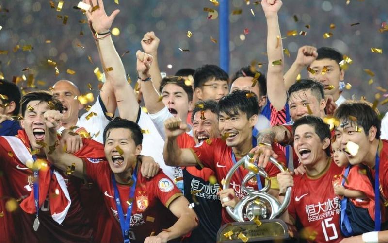 2013中超联赛精彩瞬间：广州恒大一骑绝尘的背后