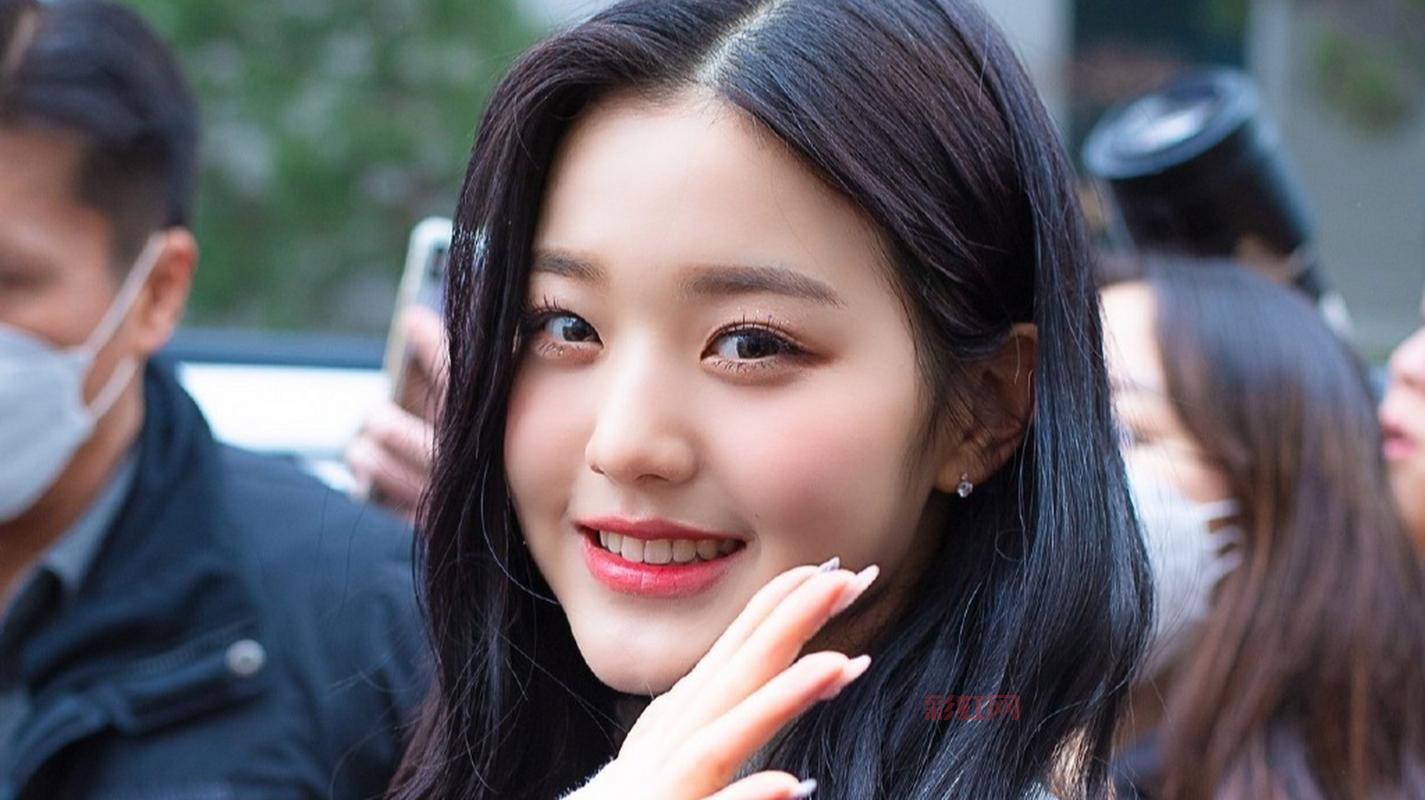 日韩自拍风潮揭秘：亚洲另类美学与社交媒体影响