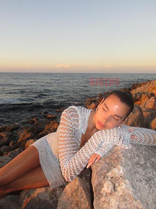 日韩自拍风潮揭秘：亚洲另类美学与社交媒体影响