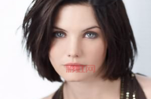 德尔菲娜·尚内亚克：揭秘人兽杂交中的惊艳表演