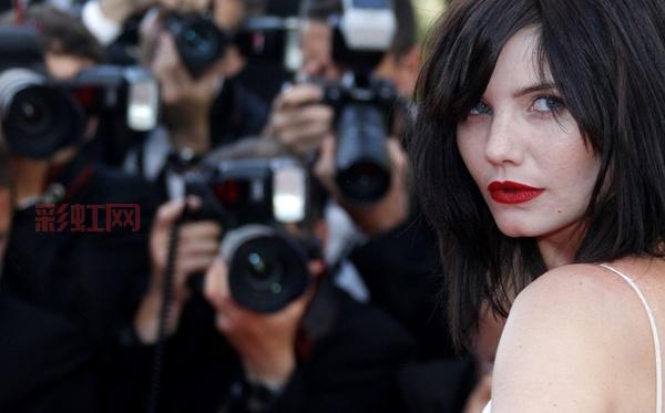 德尔菲娜·尚内亚克：揭秘人兽杂交中的惊艳表演