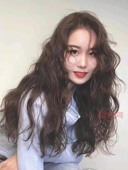 发型设计趋势:2024年最流行的发型解析