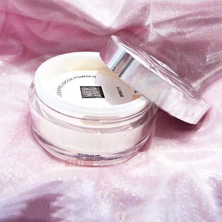 蜜粉的作用是什么？如何正确使用蜜粉定妆