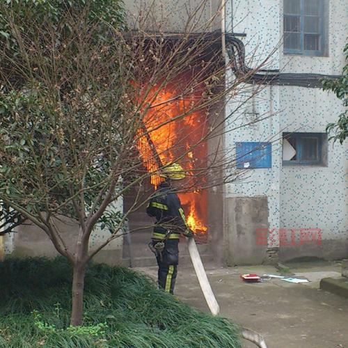 小区惊现“纵火犯的踪迹”，4天3起火灾竟是邻居干的！