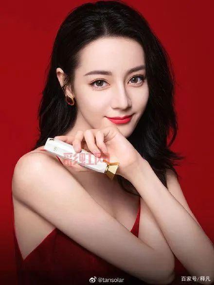 迪丽热巴代言公交车广告的真相！为什么她与公交车挂钩