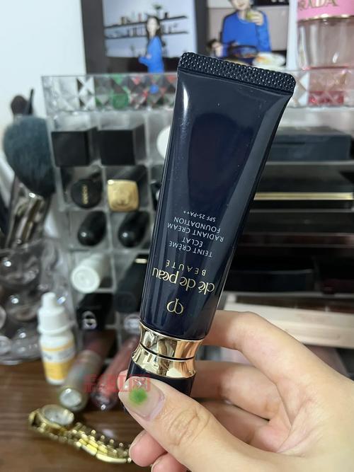 「CPB肌肤之钥粉霜：高端奢华的底妆新选择」