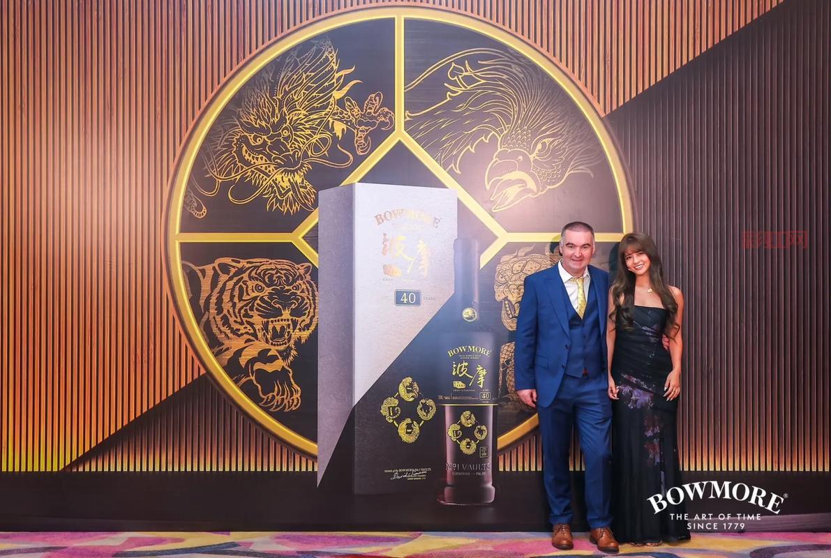 女警官蔚：从黑窄巷传奇到正义守护者的崛起