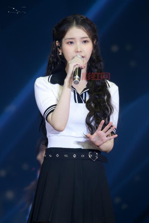 李知恩（IU）：从歌手到演员的15年辉煌历程
