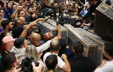 “黑五”网购74亿美元，大打出手年年有！然而美国博主吐槽：越来越没意思